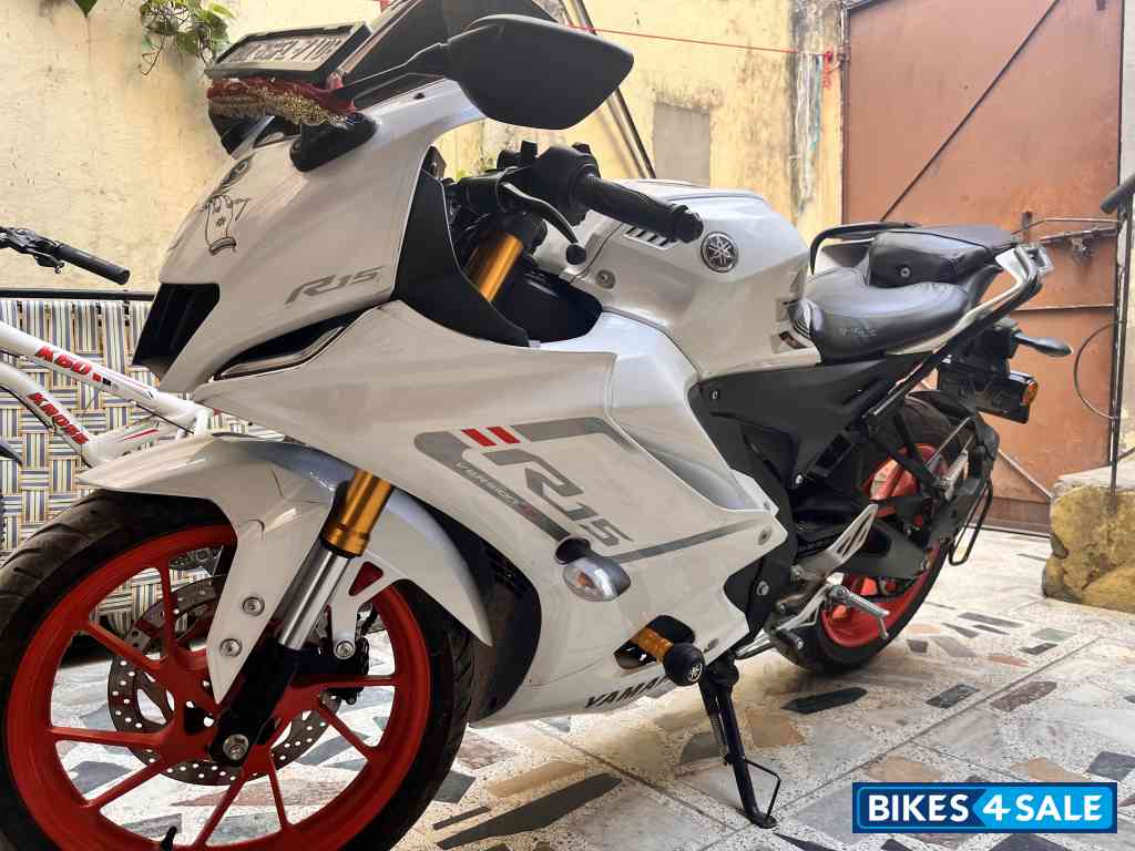Yamaha R15 V4