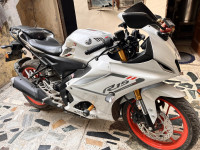 Yamaha R15 V4