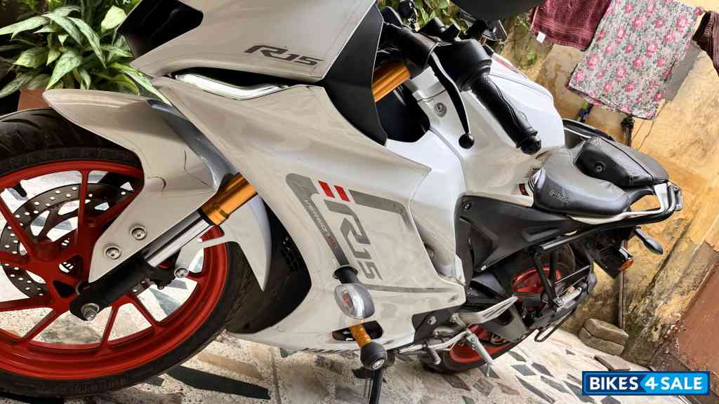 Yamaha R15 V4