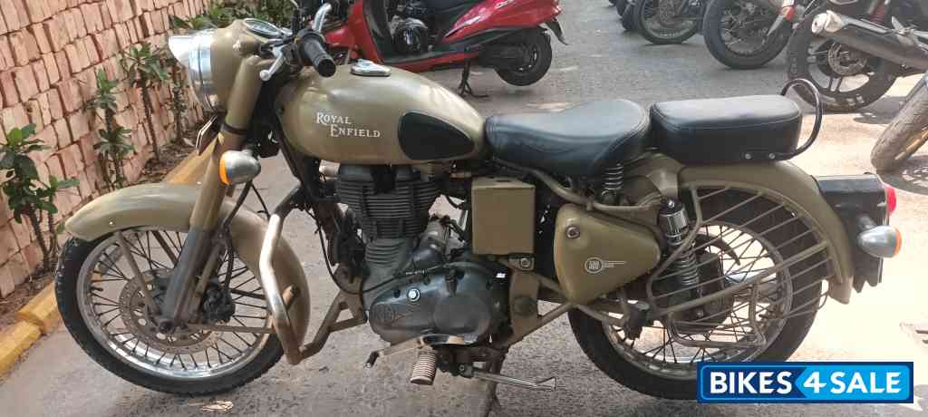 Khaki Royal Enfield Classic Desert Storm