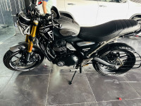 Black Triumph Speed 400 2025