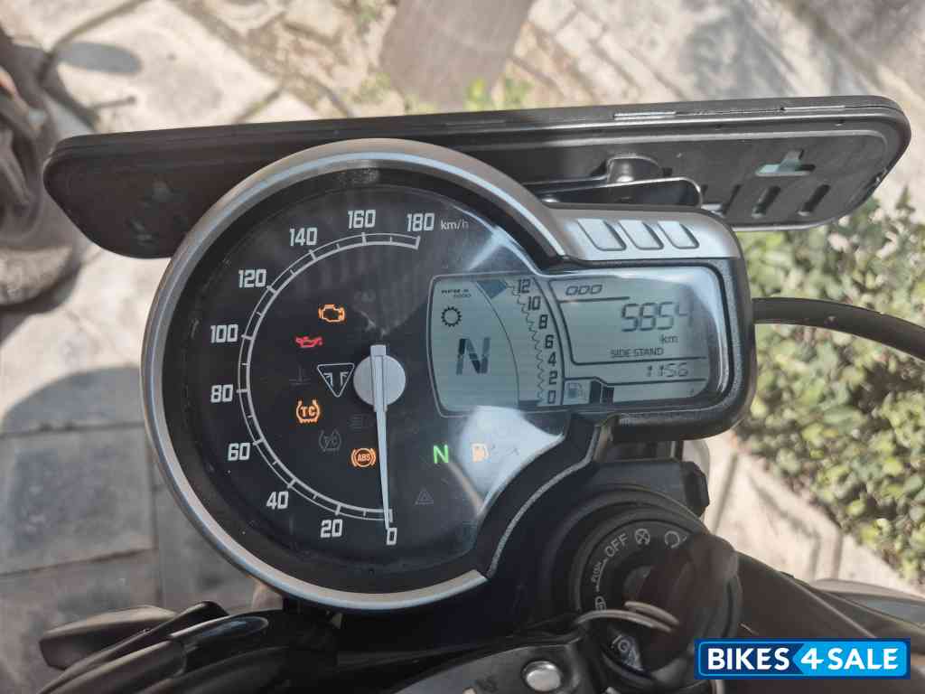 Black Triumph Speed 400 2025 Black Triumph Speed 400 2025