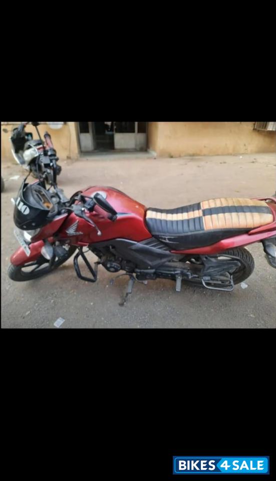 Red Honda CB Unicorn 160