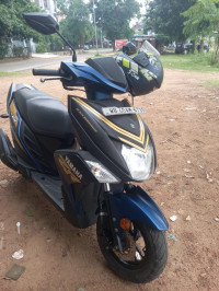 Black Yamaha Cygnus Ray ZR