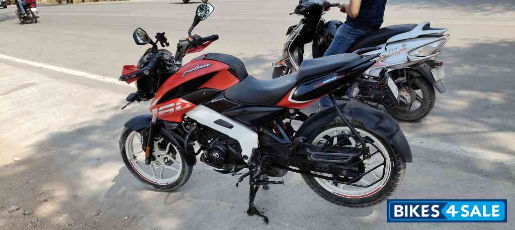 Red Bajaj Pulsar NS 160 BS6
