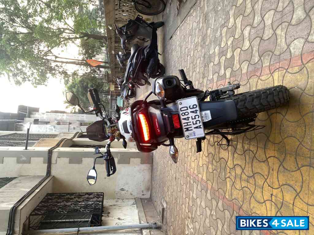 Pearl White Hero Xpulse 200 4V Rally Edition