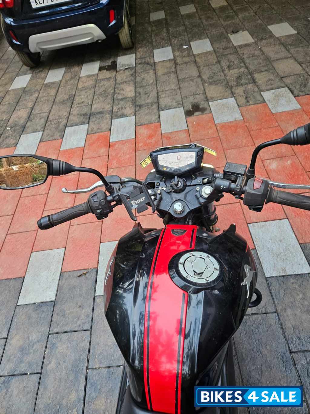 TVS Apache RTR 200 4V