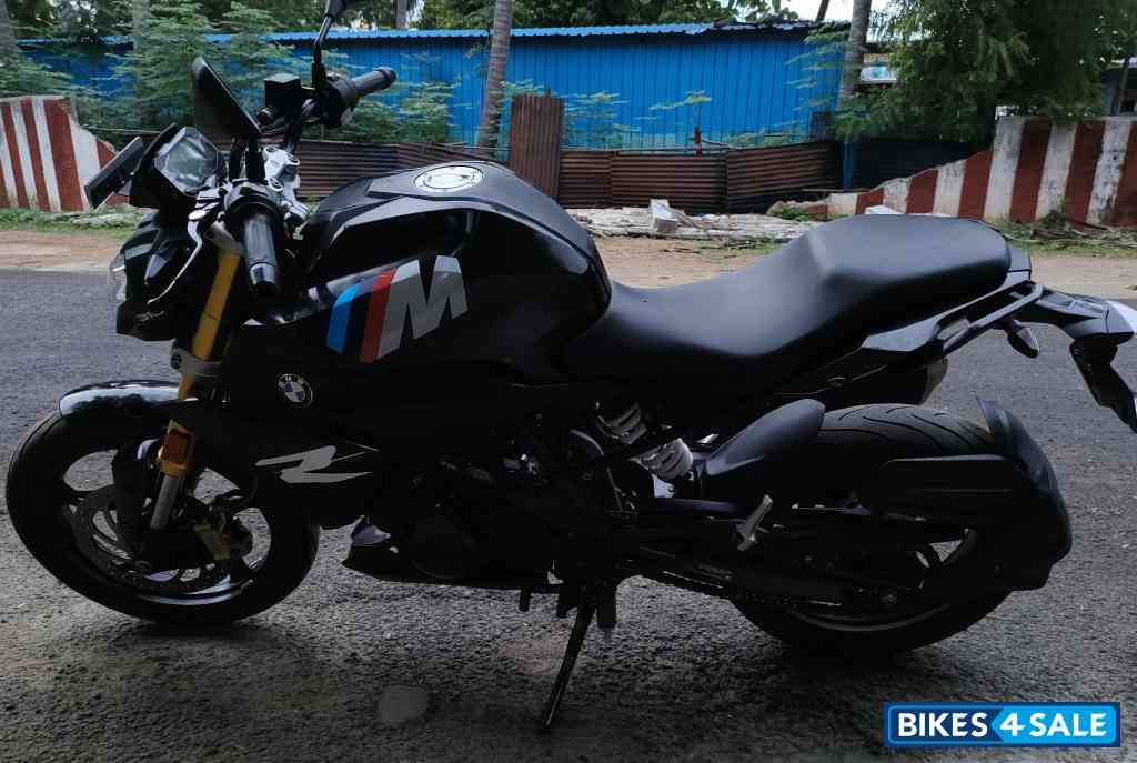 Black BMW G 310 R