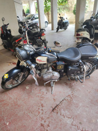 Black Royal Enfield Bullet 500
