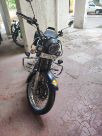 Black Royal Enfield Bullet 500