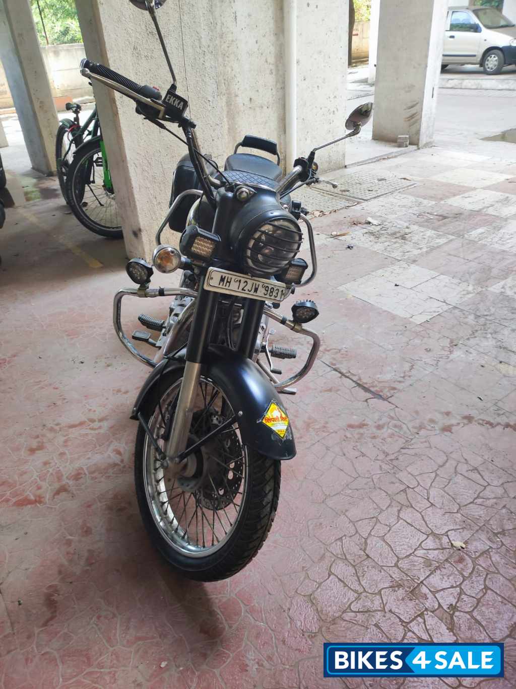 Black Royal Enfield Bullet 500