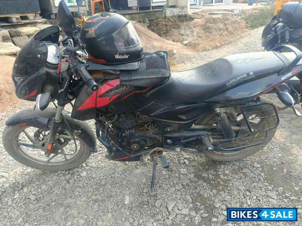 Bajaj Pulsar 125 Carbon Fibre Disc Single Seat