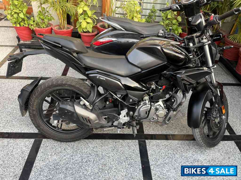 Black Hero Xtreme 125R