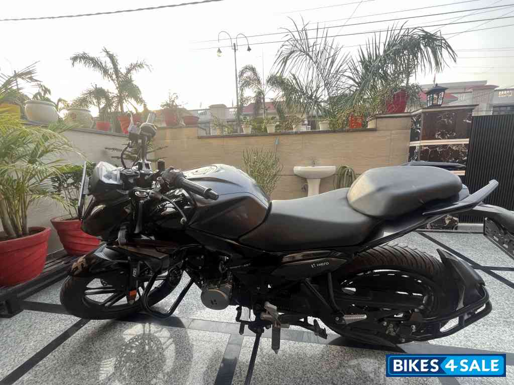 Black Hero Xtreme 125R