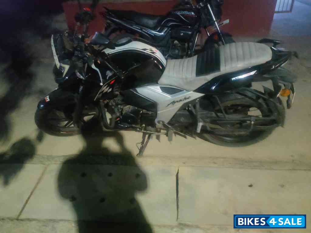 TVS Apache RTR 160 4V BS6