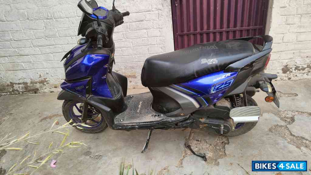 Deep Purplish Blue Yamaha Cygnus Ray ZR