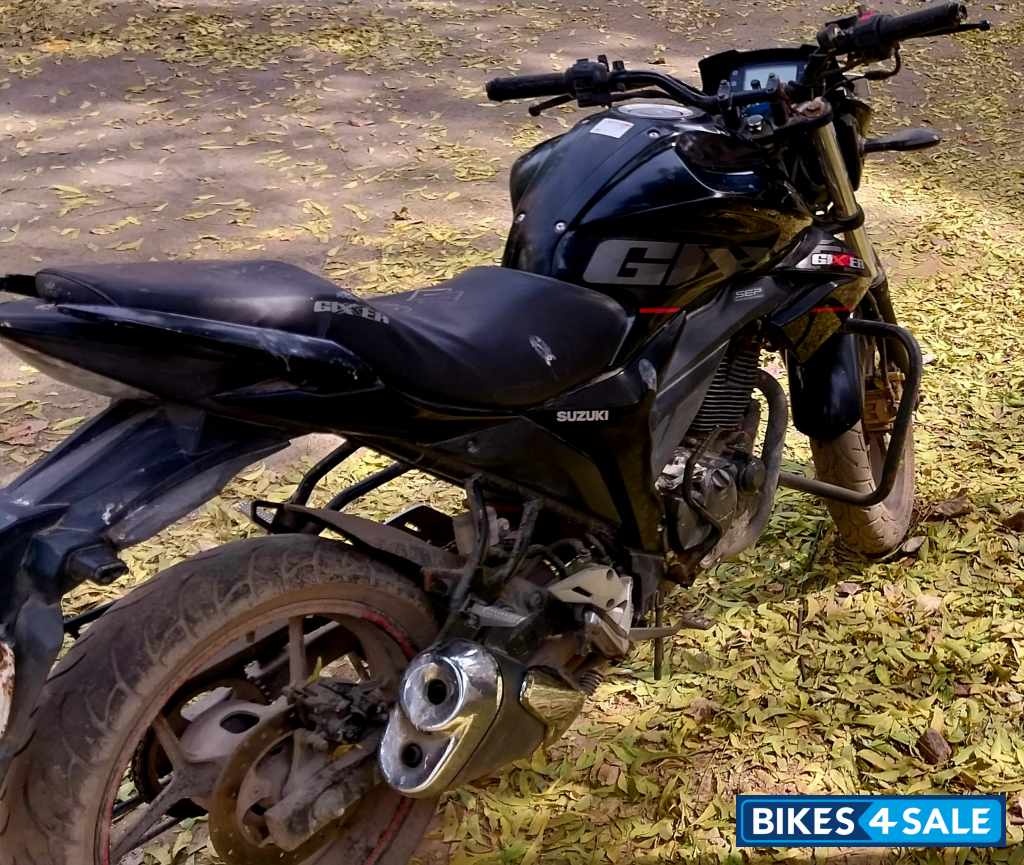 Sparkle Black Suzuki Gixxer 150 Sparkle Black Suzuki Gixxer 150