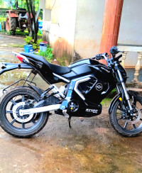 Black Revolt RV400 BRZ