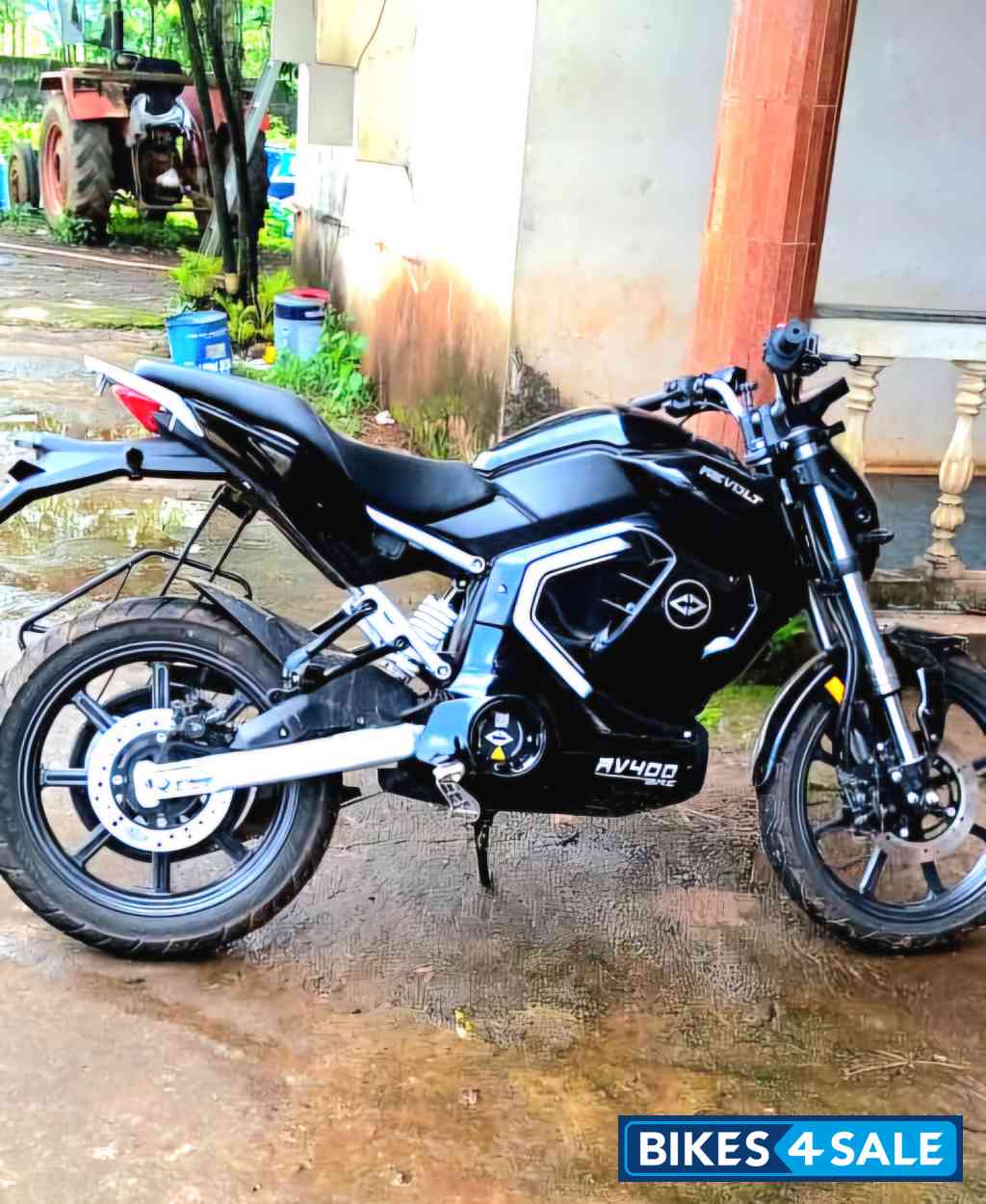 Black Revolt RV400 BRZ