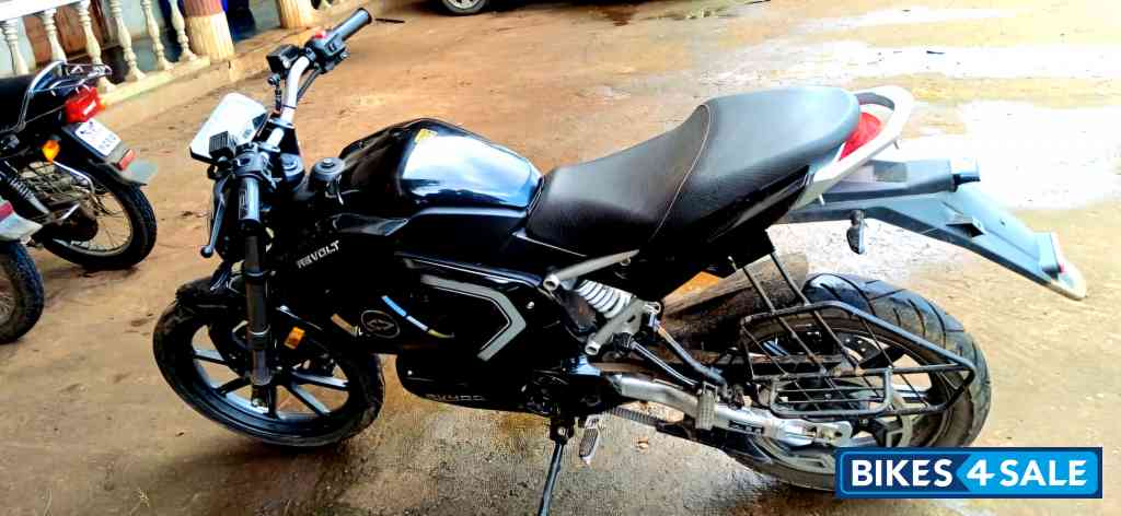 Black Revolt RV400 BRZ