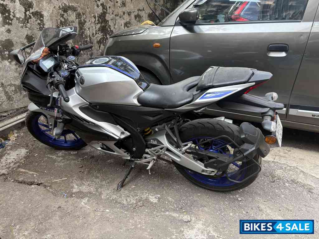 Yamaha R15 V4