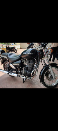 Black Royal Enfield Thunderbird 350