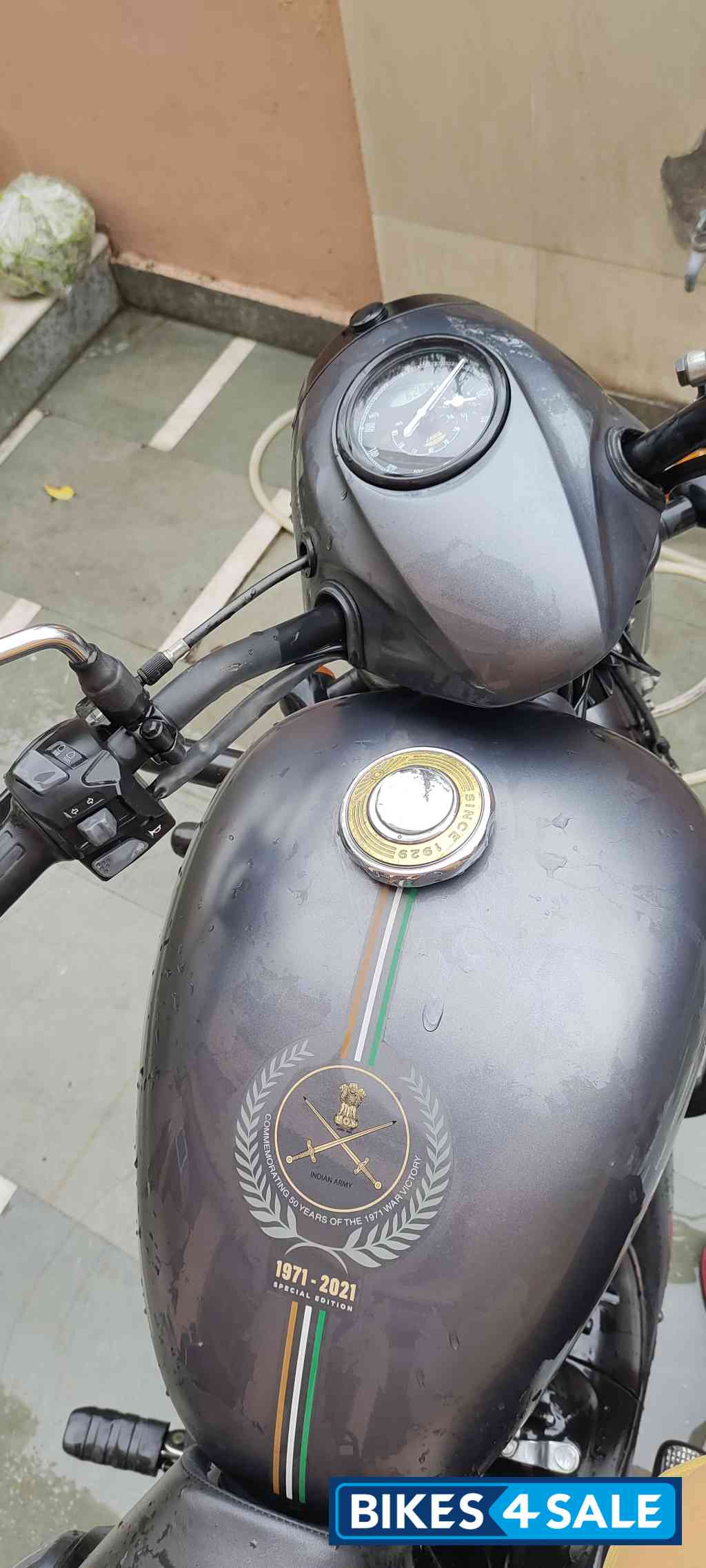 Midnight Grey Jawa Midnight Grey