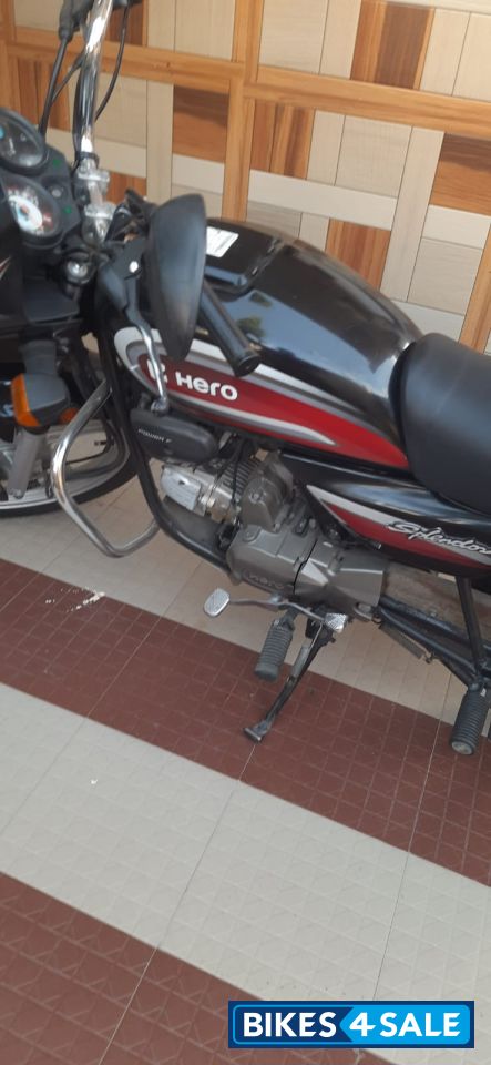 Red-black Hero Splendor Plus
