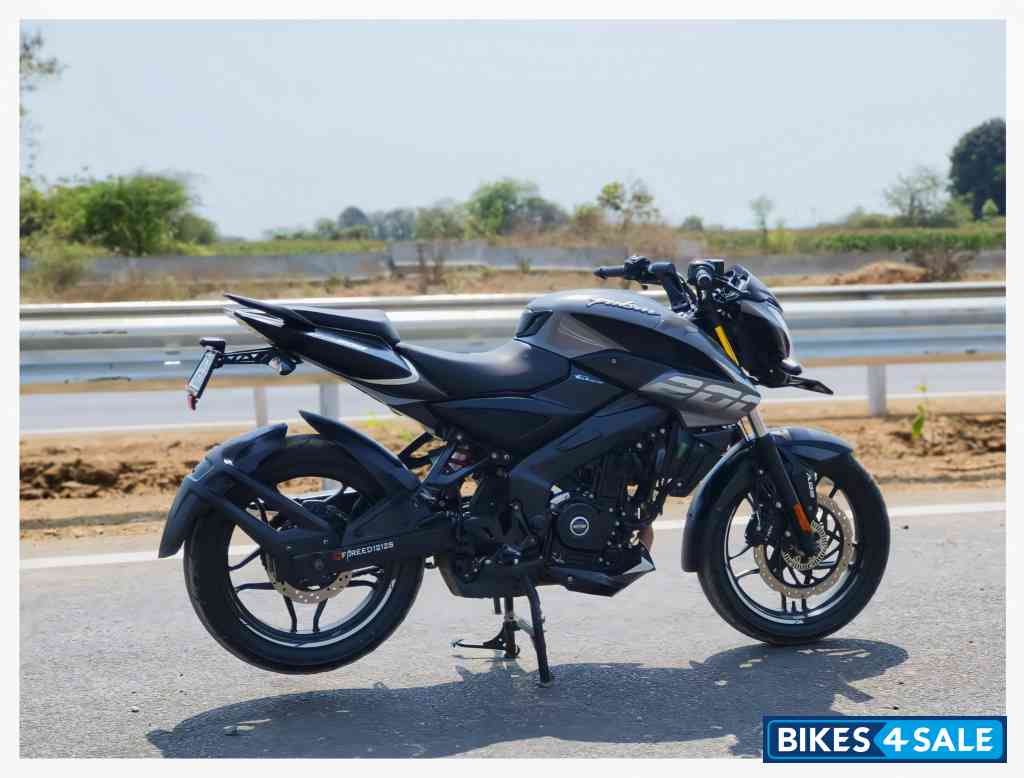 Grey Bajaj Pulsar NS 200 BS6