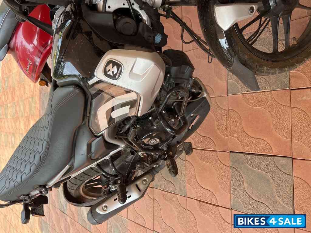 Black Bajaj Freedom 125 NG04 Drum LED