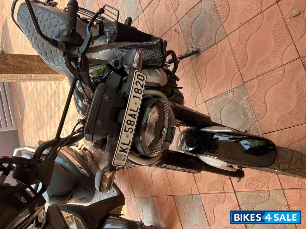 Black Bajaj Freedom 125 NG04 Drum LED