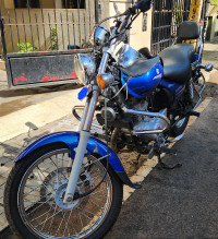 Blue Bajaj Avenger 220 DTS-i
