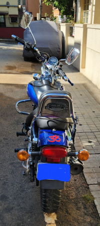 Blue Bajaj Avenger 220 DTS-i