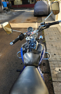 Blue Bajaj Avenger 220 DTS-i