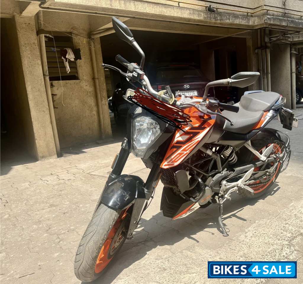 Orange KTM Duke 125 2020 Orange KTM Duke 125 2020
