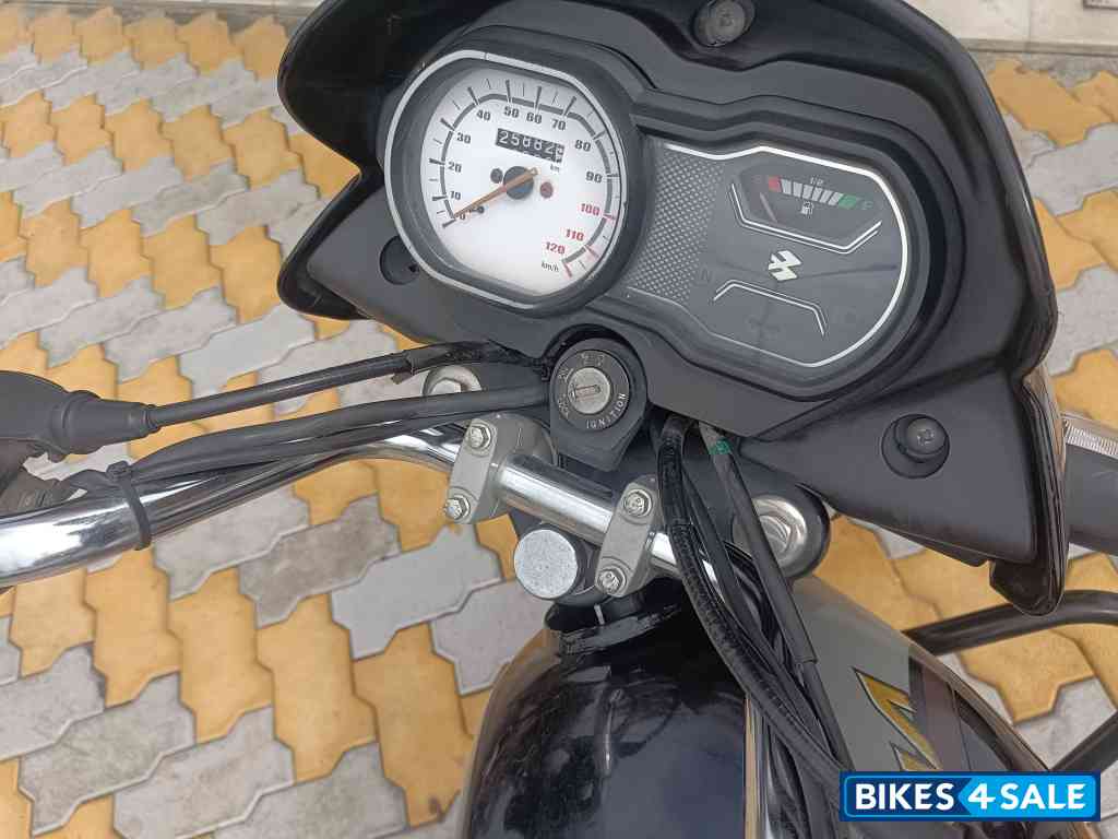 Ebony Black Bajaj Platina 110