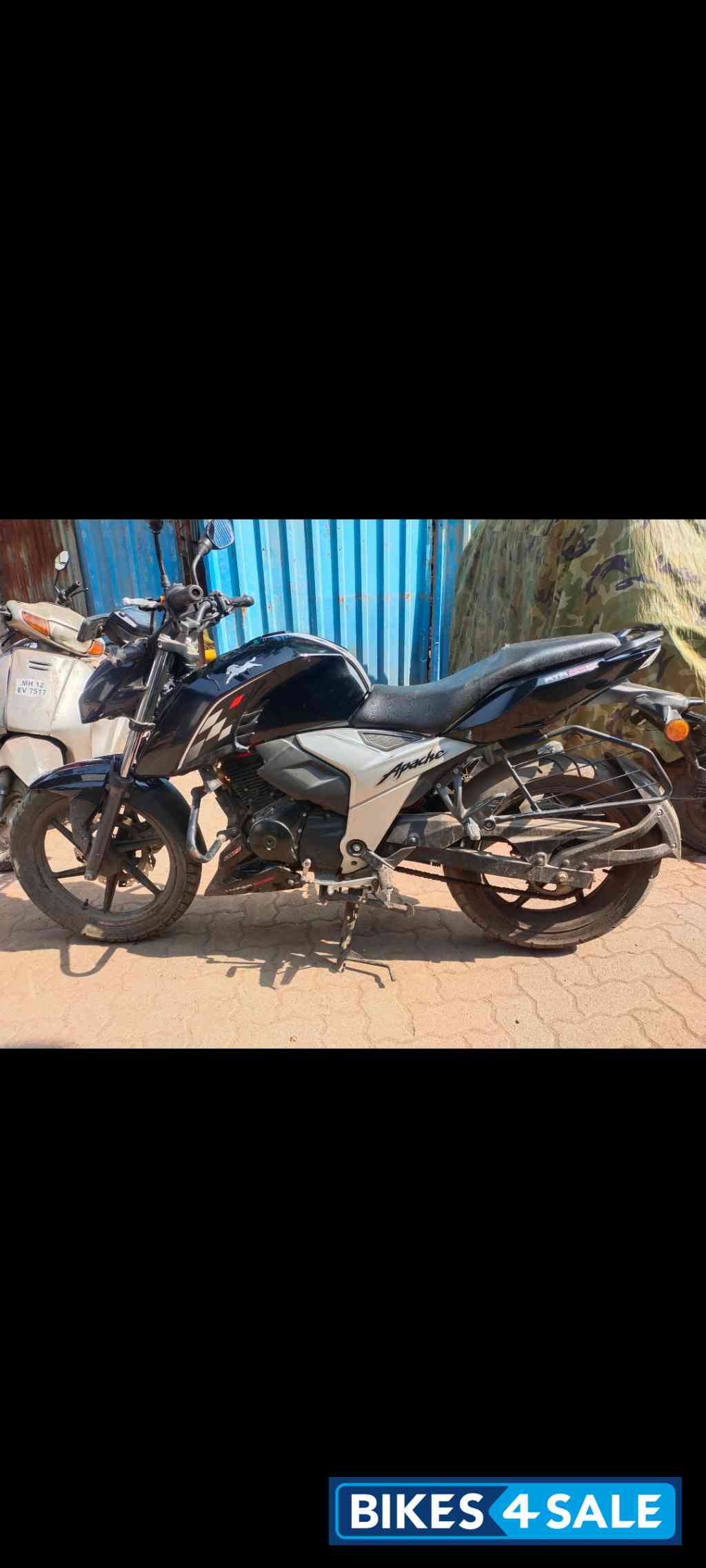 Black TVS Apache RTR 160 4V BS6