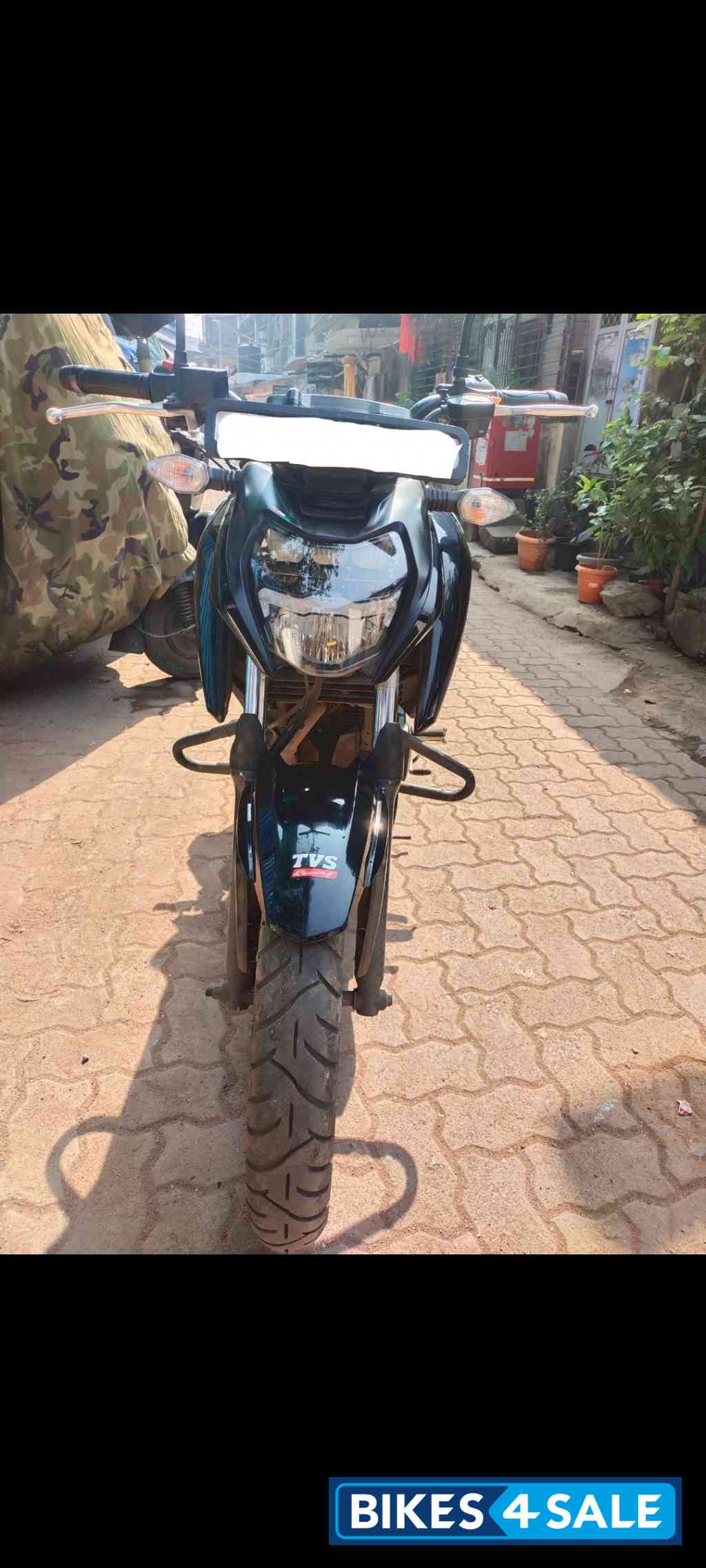 Black TVS Apache RTR 160 4V BS6