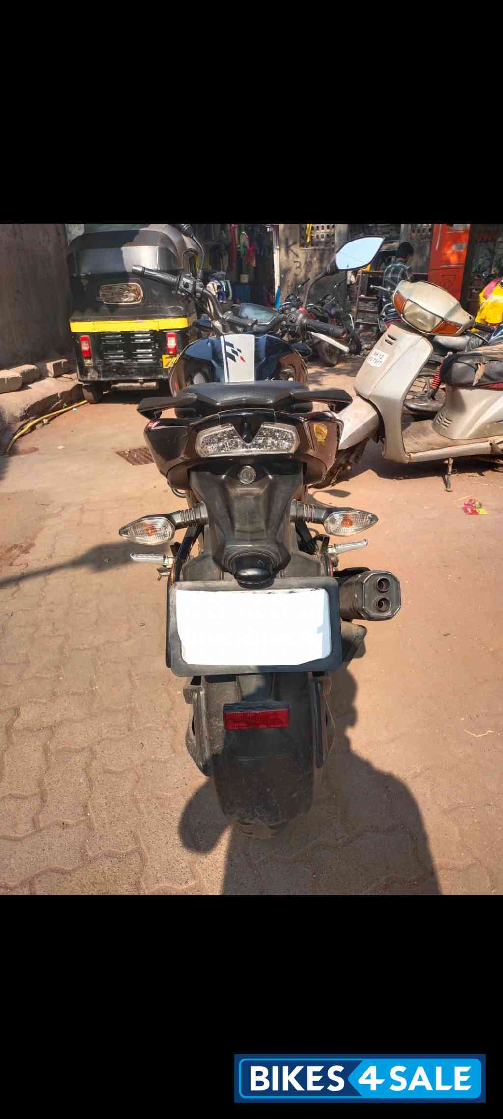 Black TVS Apache RTR 160 4V BS6
