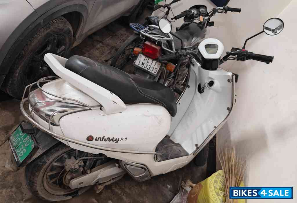 White Bounce Infinity E1