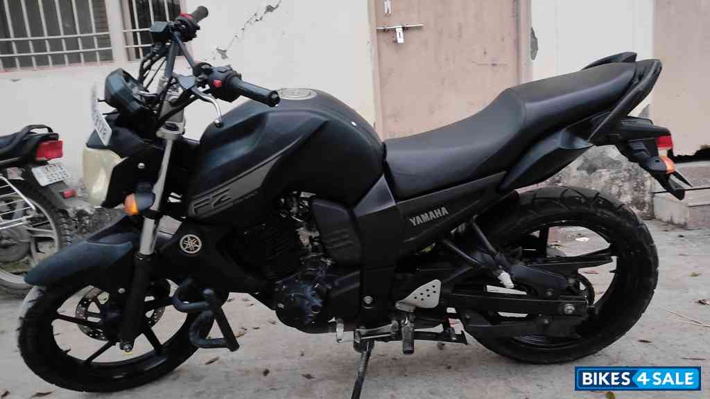Black Yamaha FZ16