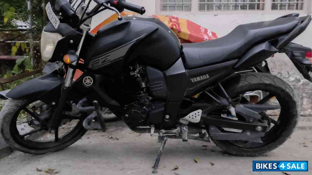Black Yamaha FZ16 Black Yamaha FZ16