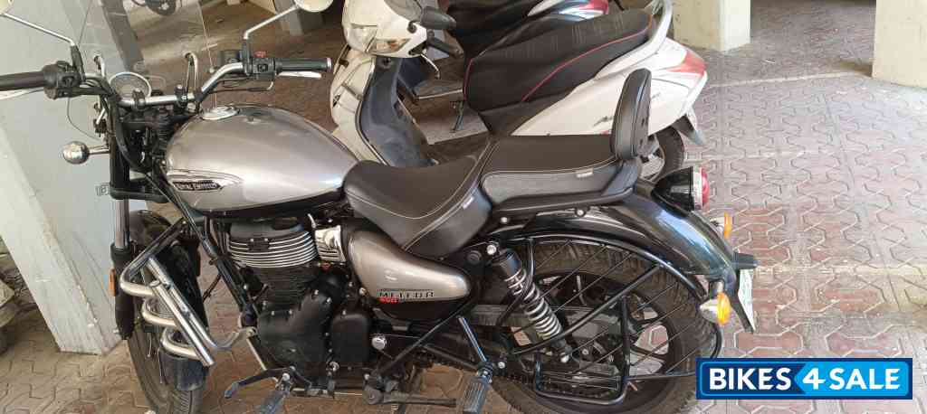 Silver Royal Enfield Meteor 350 Supernova