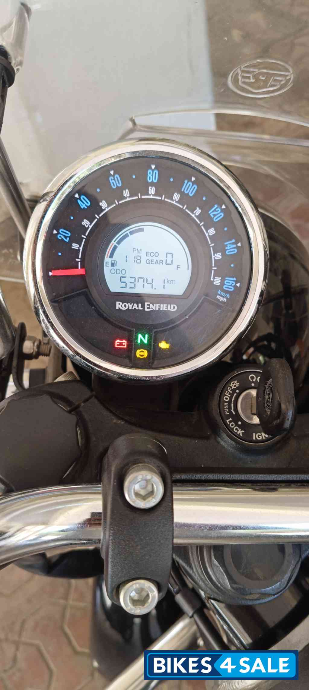 Silver Royal Enfield Meteor 350 Supernova