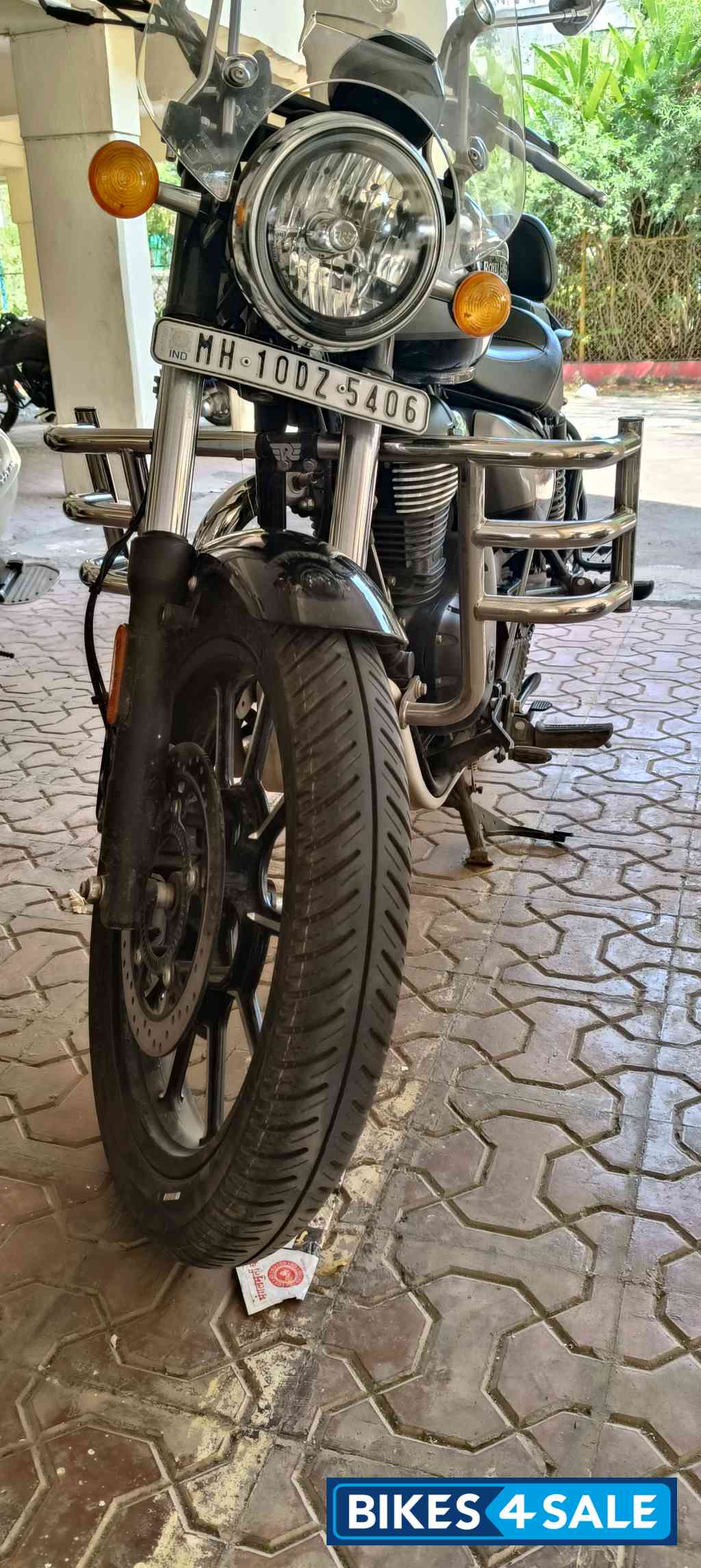 Silver Royal Enfield Meteor 350 Supernova