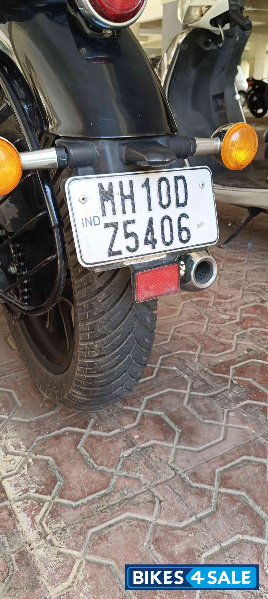 Silver Royal Enfield Meteor 350 Supernova