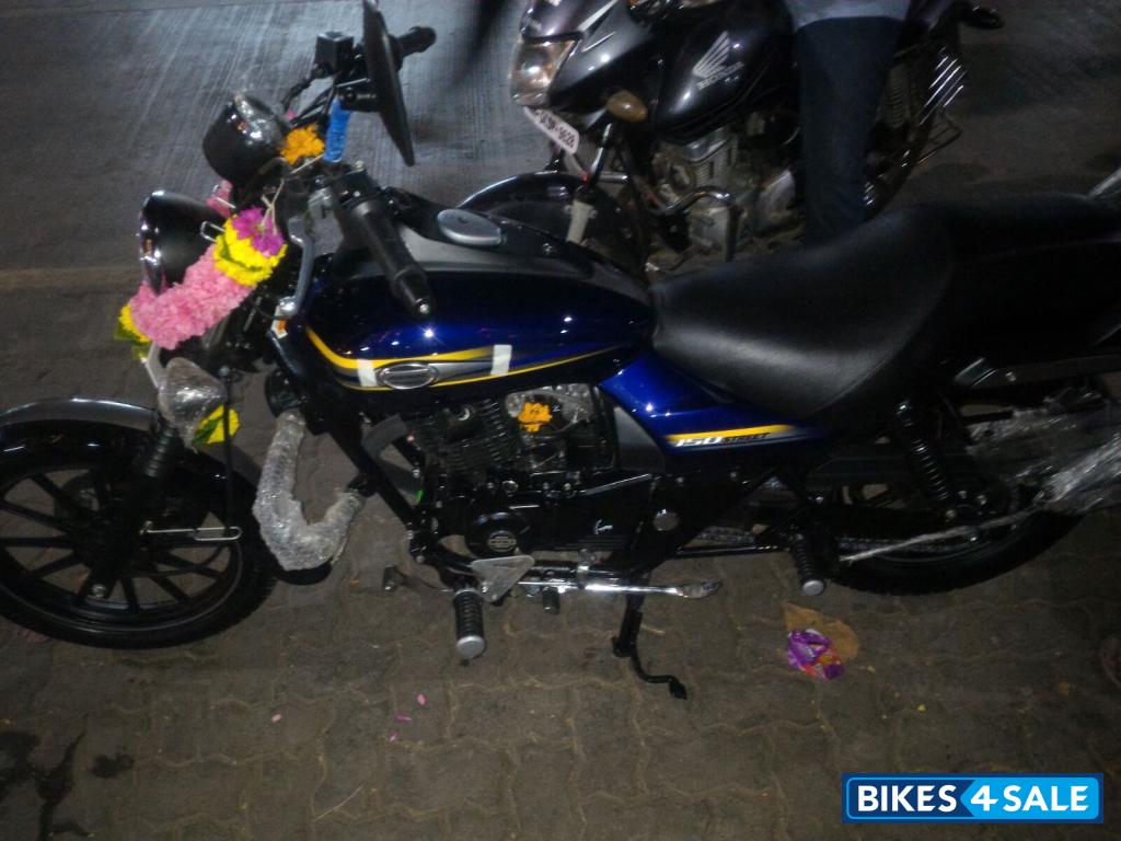 Blue Bajaj Avenger Street 150
