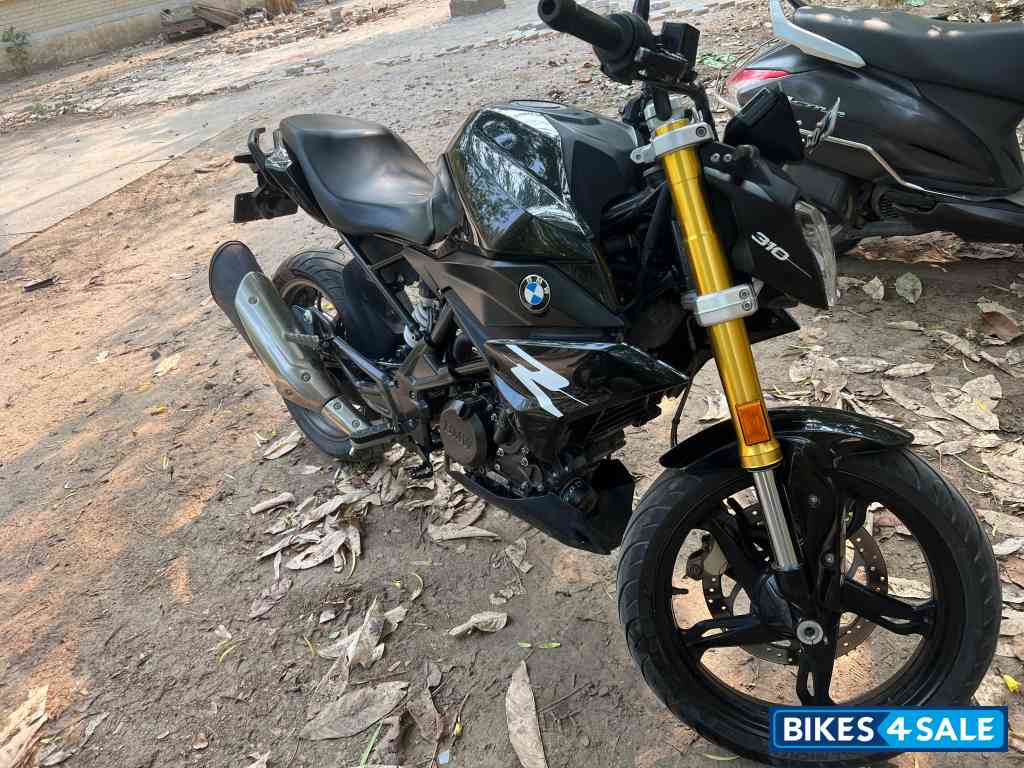 Black BMW G 310 R