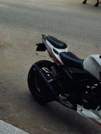 White Red TVS Apache RTR 200 4V