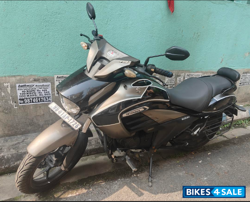 Grey Suzuki Intruder 150 FI